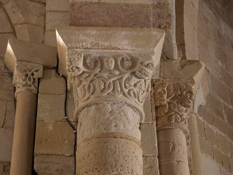 CAPITEL DEL ARCO TRIUNFAL EN EL LADO SUR